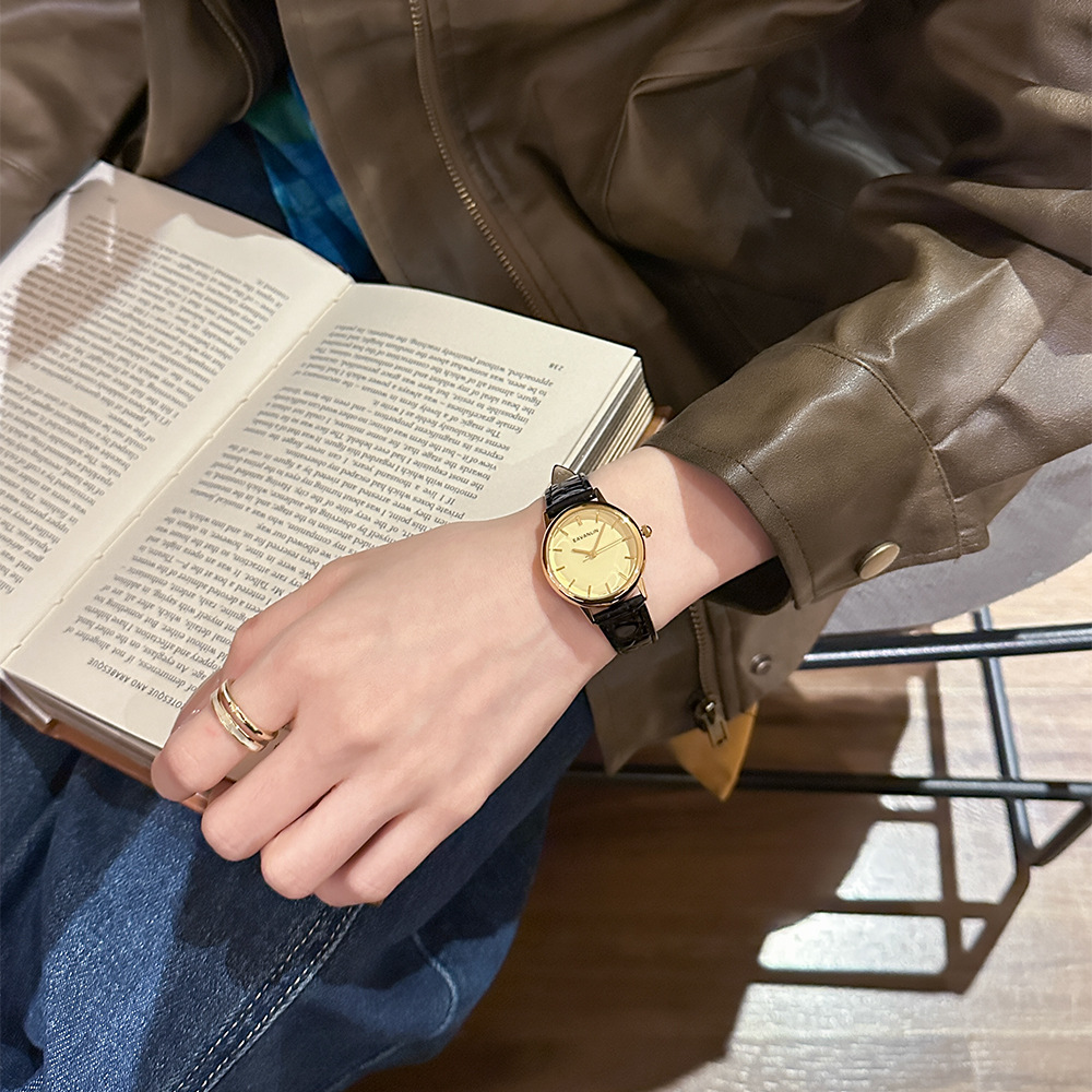 새로운 럭셔리 빈티지 블랙 앤 골드 가죽 스트랩 쿼츠  - Luxury Watch Gold And Black 리뷰 및 가격