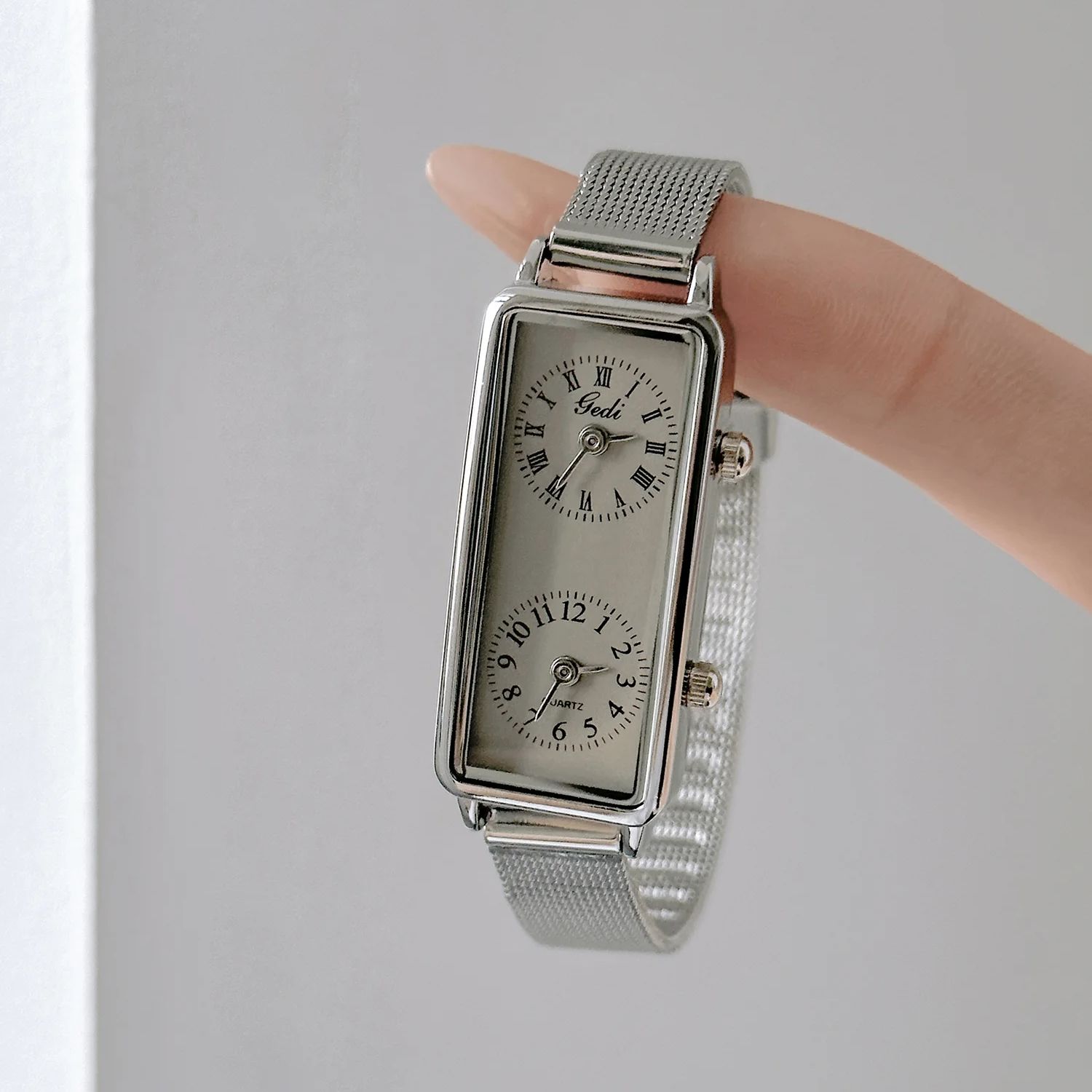 게디 패션 크리에이티브 여성용 시계 듀얼 무브먼트 타임 - Luxury Watch Cartier 리뷰 및 가격