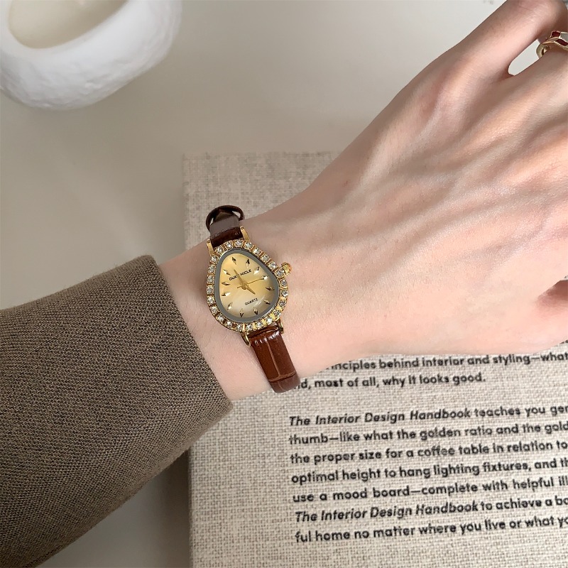 럭셔리 여성용 쿼츠 시계 골드 타원형 섬세한 다이얼 블 - Luxury Watch Gold And Black 리뷰 및 가격
